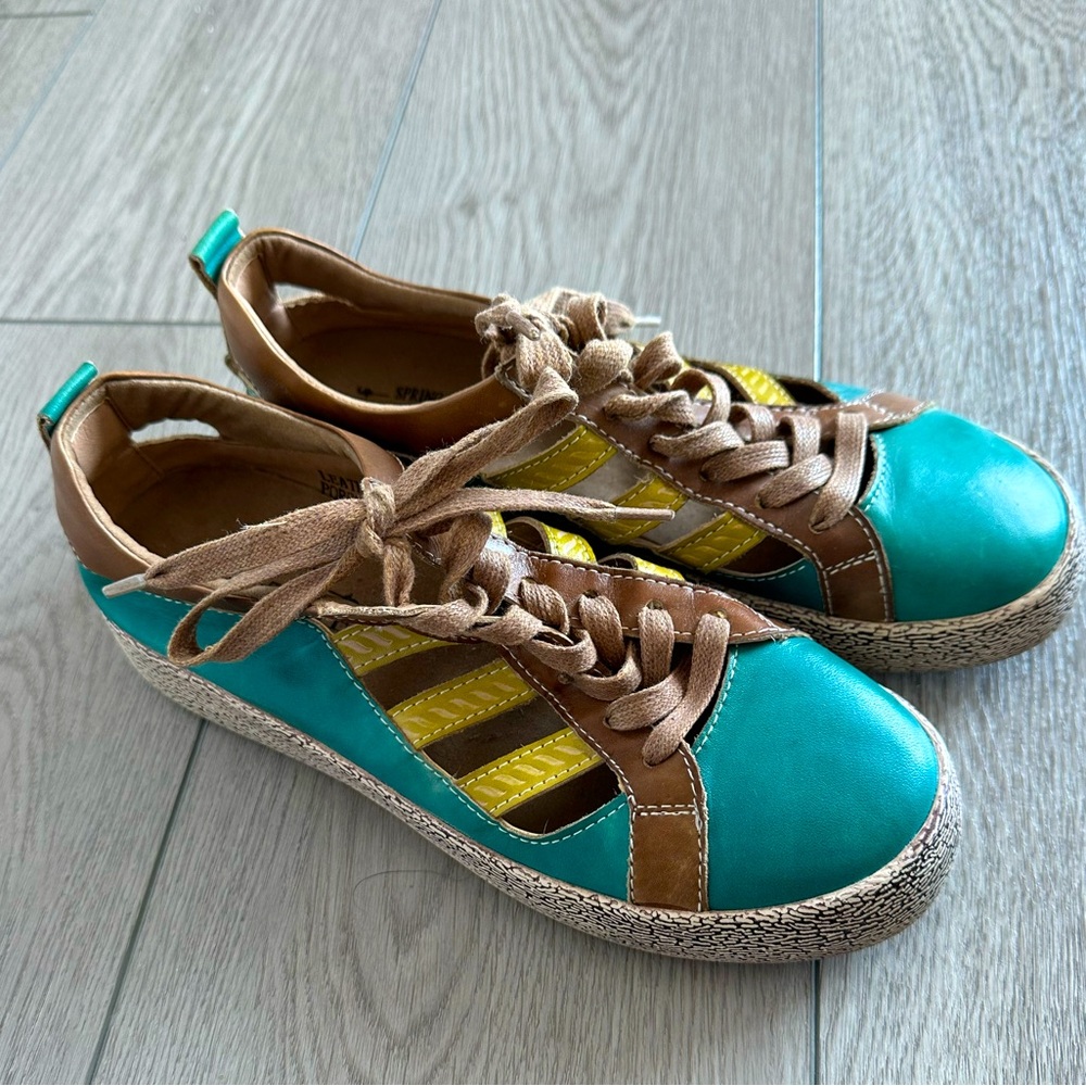 L'Artiste by Spring Step Porscha Sneaker